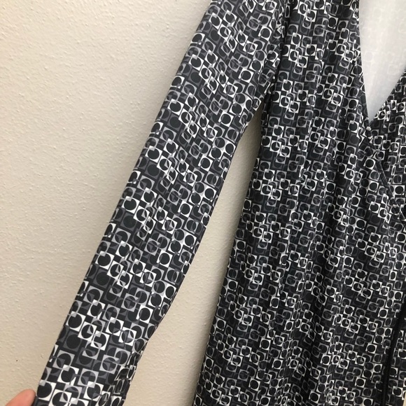 Crossing Pointe W Size 12MS Black/White/Gray Geometric Long Sleeve Wrap Dress - Picture 9 of 13